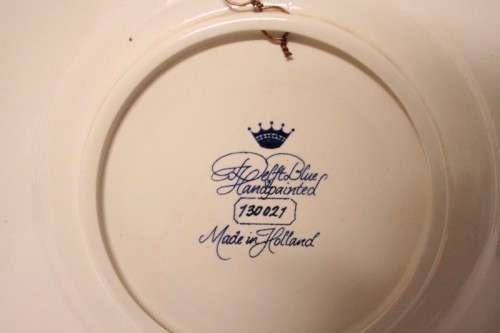 A gorgeous large original "Delft Blue" blue & white porcelain collectable plate w/ a wall hanger