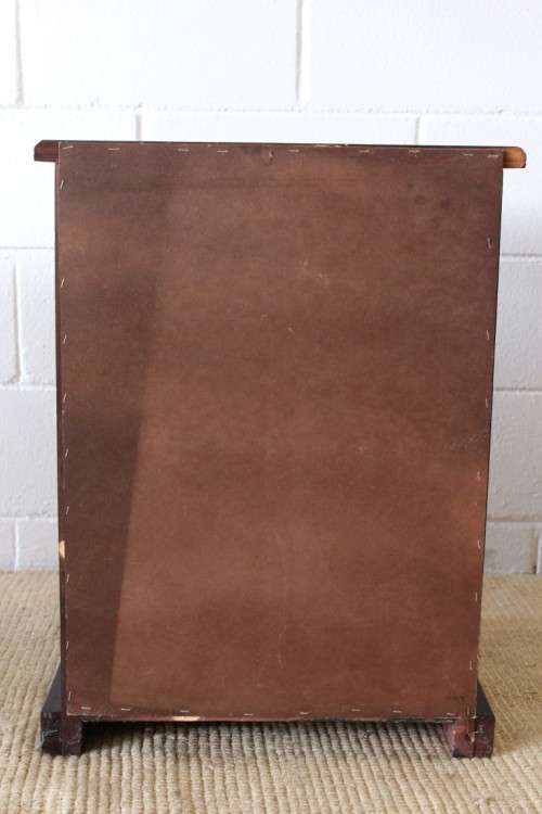 **RS17** A pair of stylish dark wooden bedside pedestals w/ single doors and uncomplicated design!!