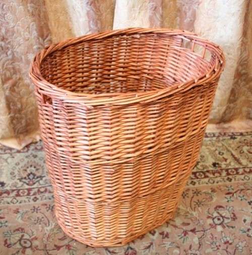 A beautiful wicker laundry basket in great condition, ideal in bathrooms or bedrooms.