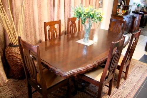 **RS17** Absolutely stunning vintage Imbuia Ball & claw 6-seater dining room table 6x chairs