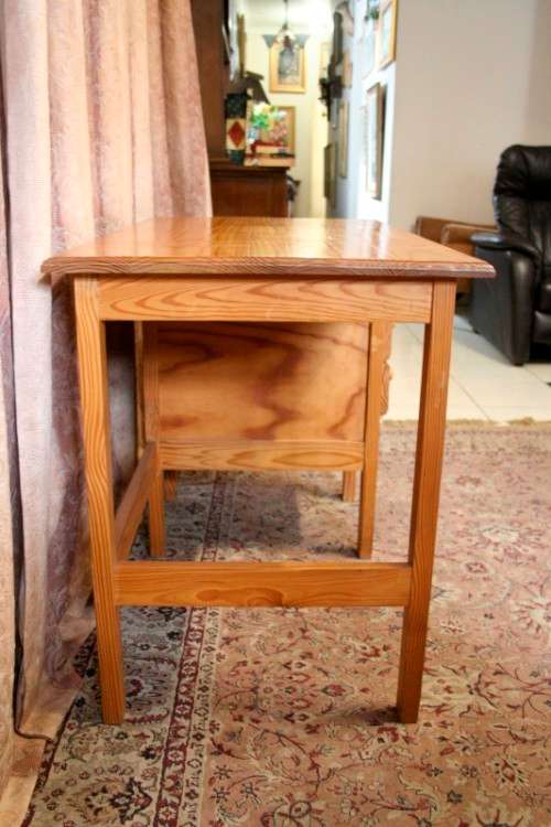 **RS17** A lovely wooden writing/work desk with three spacious drawers in great condition.