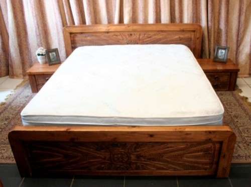 **RS17** A stunning vintage solid carved double bed headboard & base with mattress and pedestals