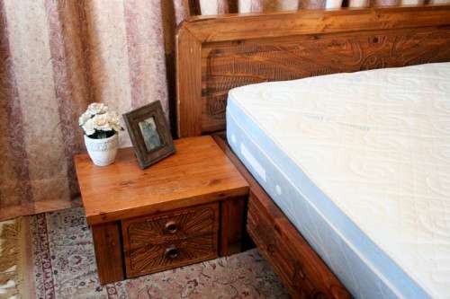 **RS17** A stunning vintage solid carved double bed headboard & base with mattress and pedestals