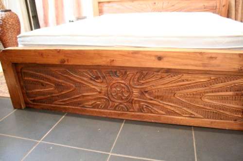 **RS17** A stunning vintage solid carved double bed headboard & base with mattress and pedestals
