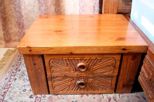 **RS17** A stunning vintage solid carved double bed headboard & base with mattress and pedestals