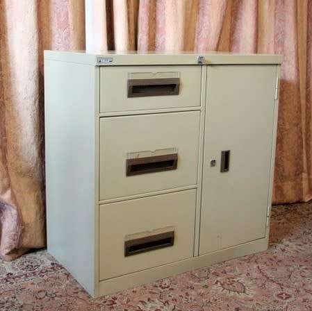 **RS17** A sturdy S. Tabak & Sons metal filing cabinet, needs some tlc, perfect to paint!