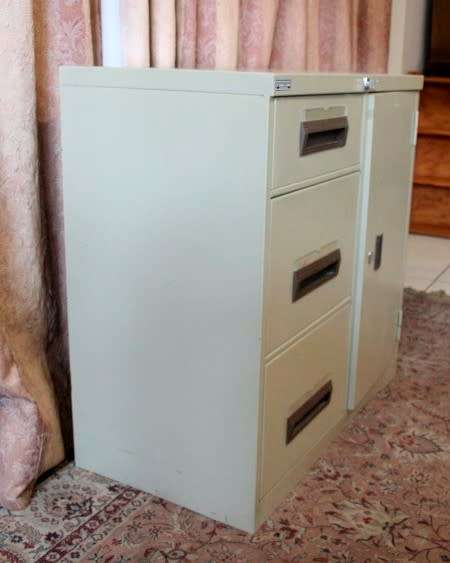 **RS17** A sturdy S. Tabak & Sons metal filing cabinet, needs some tlc, perfect to paint!