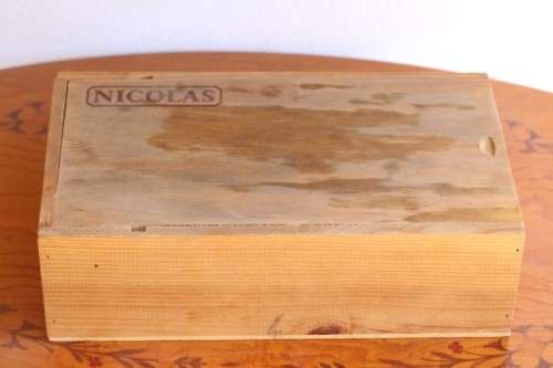 A rare boxed set of 1998 French "Maison Bouachon" Chateauneuf-Du-Pape "La Tiare du Pape" wine