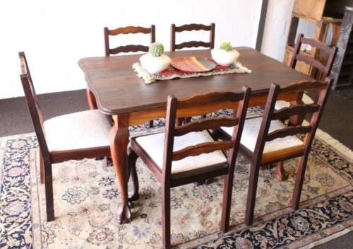 **RS17** A vintage ball & claw dining room suite w/ 6x fabulous white fabric upholstered chairs