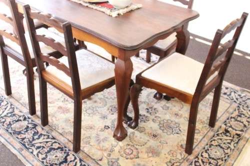 **RS17** A vintage ball & claw dining room suite w/ 6x fabulous white fabric upholstered chairs