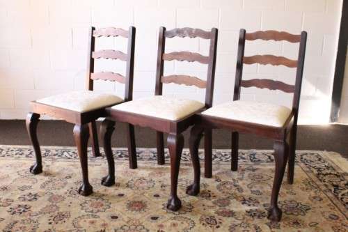 **RS17** A vintage ball & claw dining room suite w/ 6x fabulous white fabric upholstered chairs