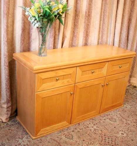 **RS17** A modern Oak side server cabinet with three large drawers and loads of cupboard space.