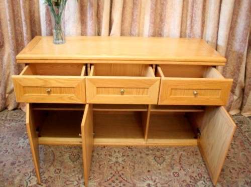**RS17** A modern Oak side server cabinet with three large drawers and loads of cupboard space.