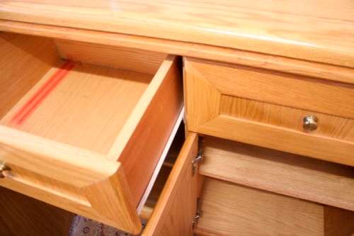 **RS17** A modern Oak side server cabinet with three large drawers and loads of cupboard space.