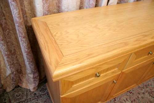 **RS17** A modern Oak side server cabinet with three large drawers and loads of cupboard space.