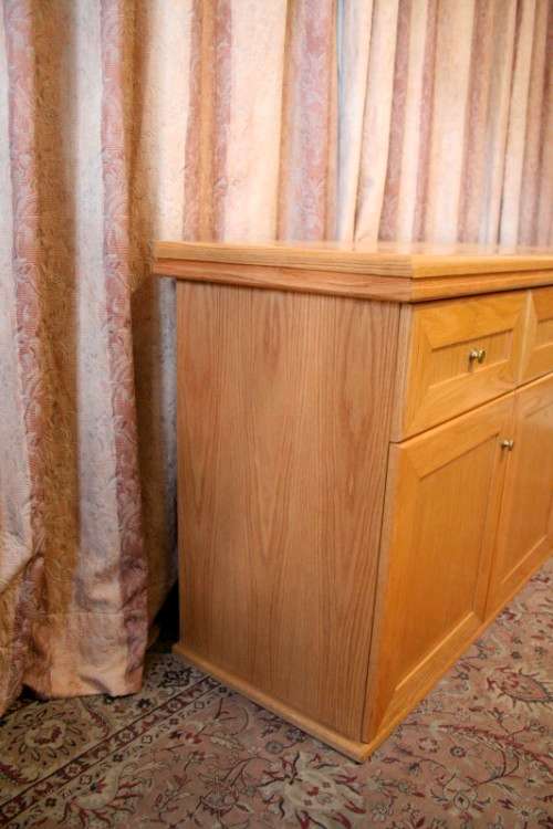 **RS17** A modern Oak side server cabinet with three large drawers and loads of cupboard space.