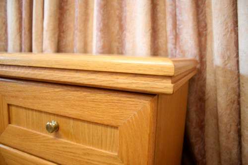 **RS17** A modern Oak side server cabinet with three large drawers and loads of cupboard space.