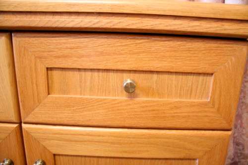 **RS17** A modern Oak side server cabinet with three large drawers and loads of cupboard space.