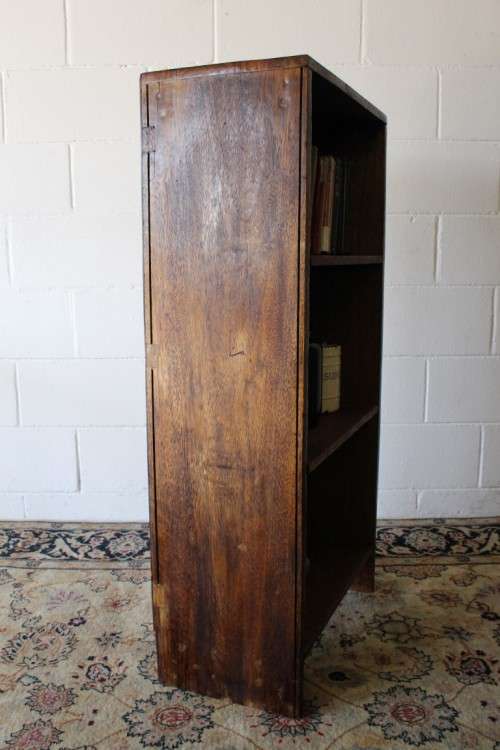 **RS17** Wonderful dark wood bookcase w three shelves - ample space for books or even collectables!