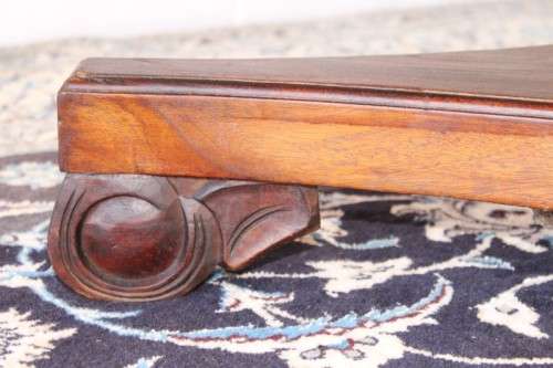 A stunning and solidly made antique Victorian round Rosewood hall/ foyer table with carved feet