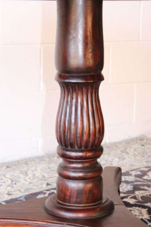 A stunning and solidly made antique Victorian round Rosewood hall/ foyer table with carved feet