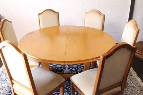 **RS17** Vintage Oak 6-seater extendable dining room table w/ 6x solid oak upholstered chairs