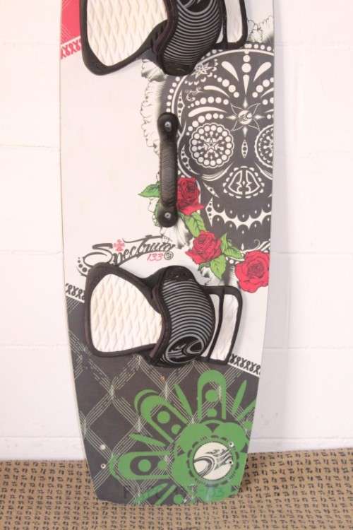 An awesome twin-tip Cabrinha Spectrum 2012 kite surfing board in excellent condition