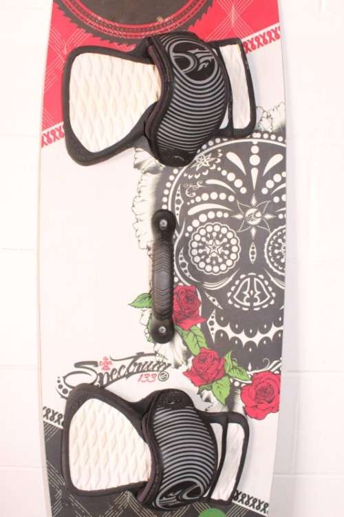 An awesome twin-tip Cabrinha Spectrum 2012 kite surfing board in excellent condition