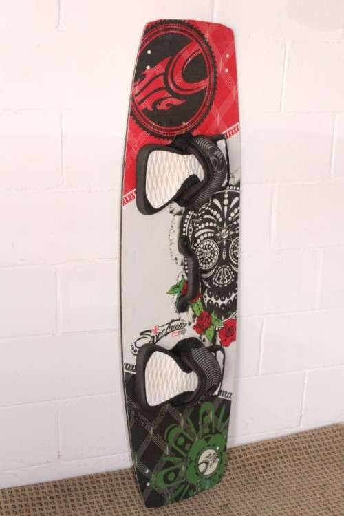 An awesome twin-tip Cabrinha Spectrum 2012 kite surfing board in excellent condition