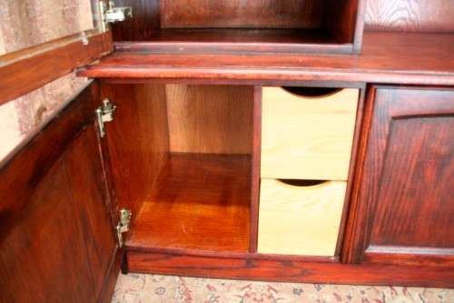 **RS17** A fantastic (Oak) stained Mahogany TV-Cabinet w/ ample space for an entertainment system