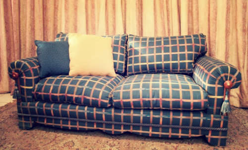 **RS17** A top-quality (202cm long) luxuriously upholstered sofa couch w/ quality finishes - Wow!!!