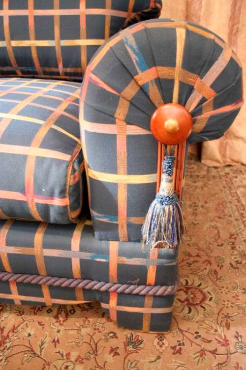 **RS17** A top-quality (202cm long) luxuriously upholstered sofa couch w/ quality finishes - Wow!!!