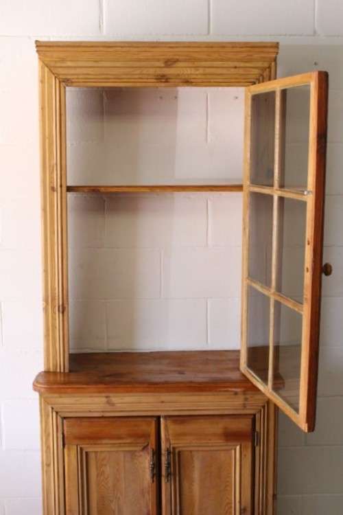 **RS17** An awesome antique (2m tall) solid Oregon cabinet w/ a large glass panelled door & cupboard
