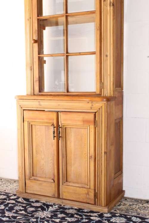 **RS17** An awesome antique (2m tall) solid Oregon cabinet w/ a large glass panelled door & cupboard