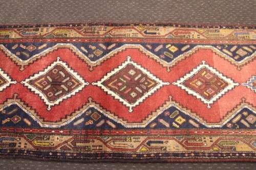 A beautiful 3m long traditional hand made Iranian Hamadan Persian runner carpet w/ geometric pattern