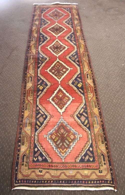 A beautiful 3m long traditional hand made Iranian Hamadan Persian runner carpet w/ geometric pattern