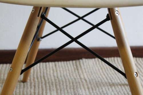 **RS17** Stunning modern round-bottom occasional chairs with a sleek design and wooden legs