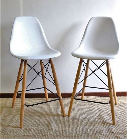 **RS17** Stunning modern round-bottom occasional high chairs with a sleek design and wooden legs