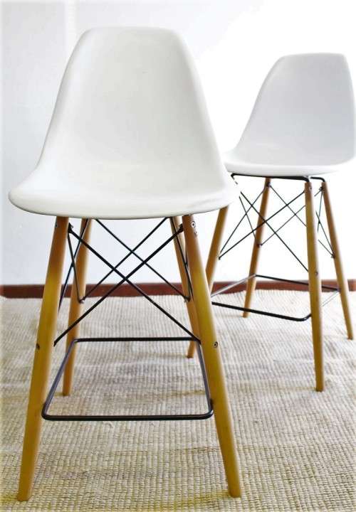 **RS17** Stunning modern round-bottom occasional high chairs with a sleek design and wooden legs