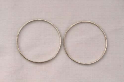 **RS17** A pair of silver metal ladies bangles with a dark green resin inlay band in good condition