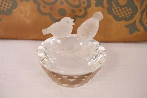 An extremely RARE retired Swarovski crystal Bird Bath (No10029) in superb condition