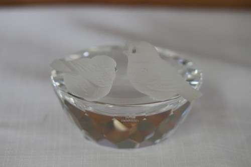 An extremely RARE retired Swarovski crystal Bird Bath (No10029) in superb condition