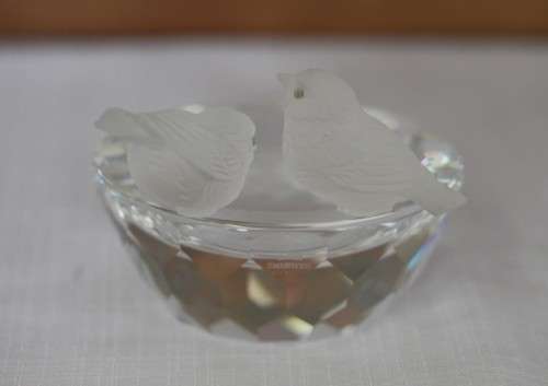 An extremely RARE retired Swarovski crystal Bird Bath (No10029) in superb condition