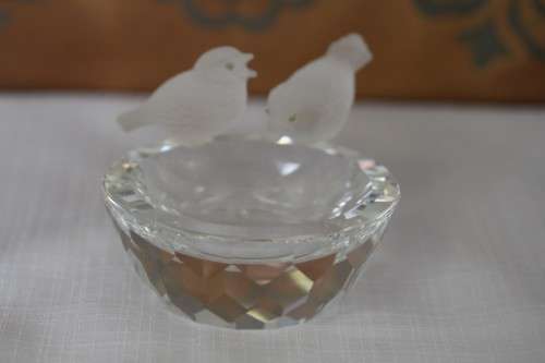 An extremely RARE retired Swarovski crystal Bird Bath (No10029) in superb condition