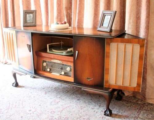 A beautiful Blaupunkt radiogram in a cabinet with a stylish, sleek design - perfect showpiece!!