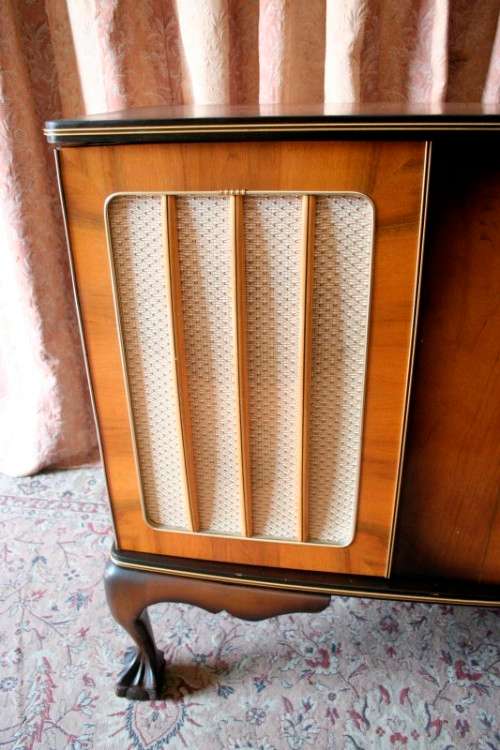 A beautiful Blaupunkt radiogram in a cabinet with a stylish, sleek design - perfect showpiece!!