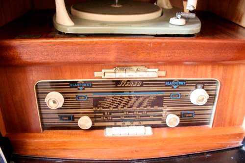 A beautiful Blaupunkt radiogram in a cabinet with a stylish, sleek design - perfect showpiece!!