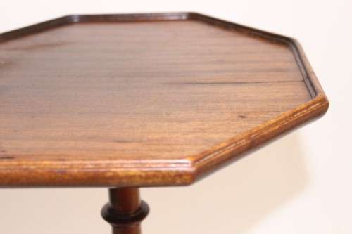A beautiful antique Edwardian mahogany octagonal three-legged teapoy table/ occasional table
