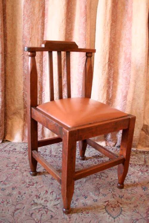 **RS17** A lovely and very well made antique oak chair with a brown PU leather upholstered seat