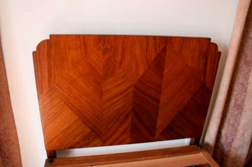 A fabulous single bed incl. headboard, footboard & mounting struts in great condition.